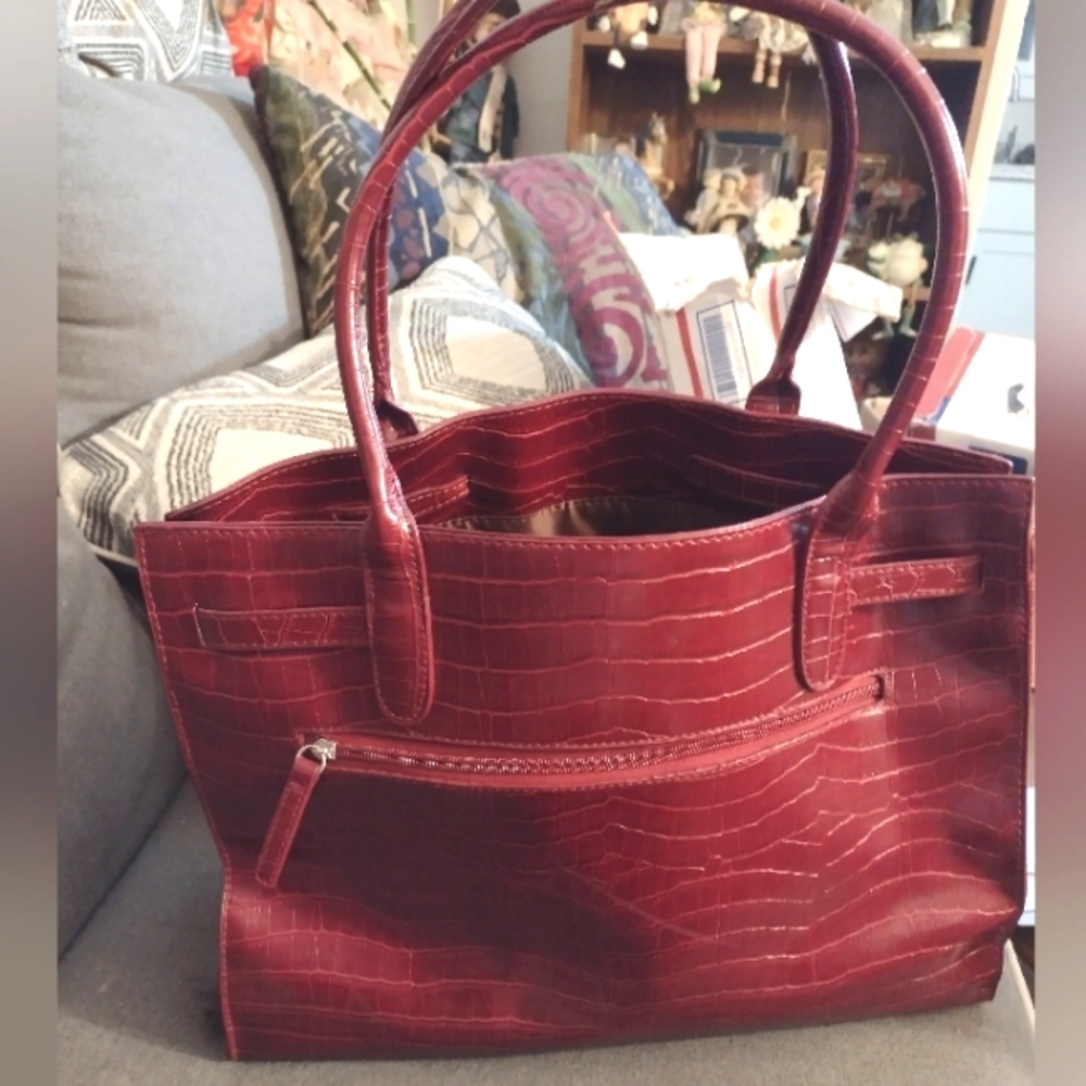 Women's Bueno Hand held big bag purse.